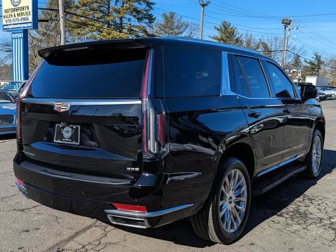Used 2022 Cadillac Escalade Premium Luxury image 7