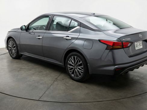 Used 2025 Nissan Altima 2.5 SV image 6