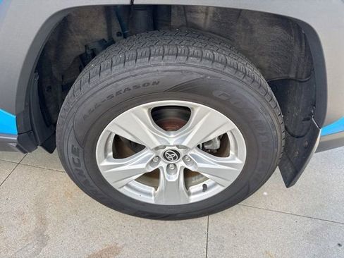 Used 2021 Toyota RAV4 XLE AWD/4WD image 12