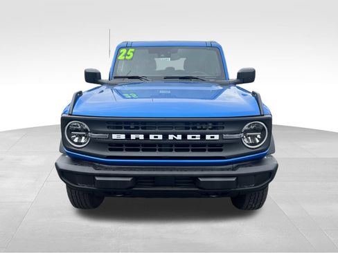 Used 2025 Ford Bronco 4-Door AWD/4WD image 2