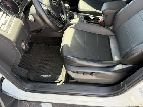 Used 2018 Volkswagen Tiguan SEL FWD image 30