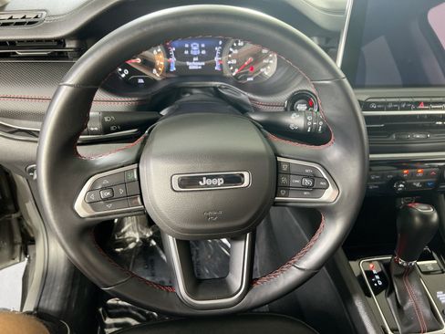 Used 2022 Jeep Compass Trailhawk w/ Trailhawk Convenience Group AWD/4WD image 11
