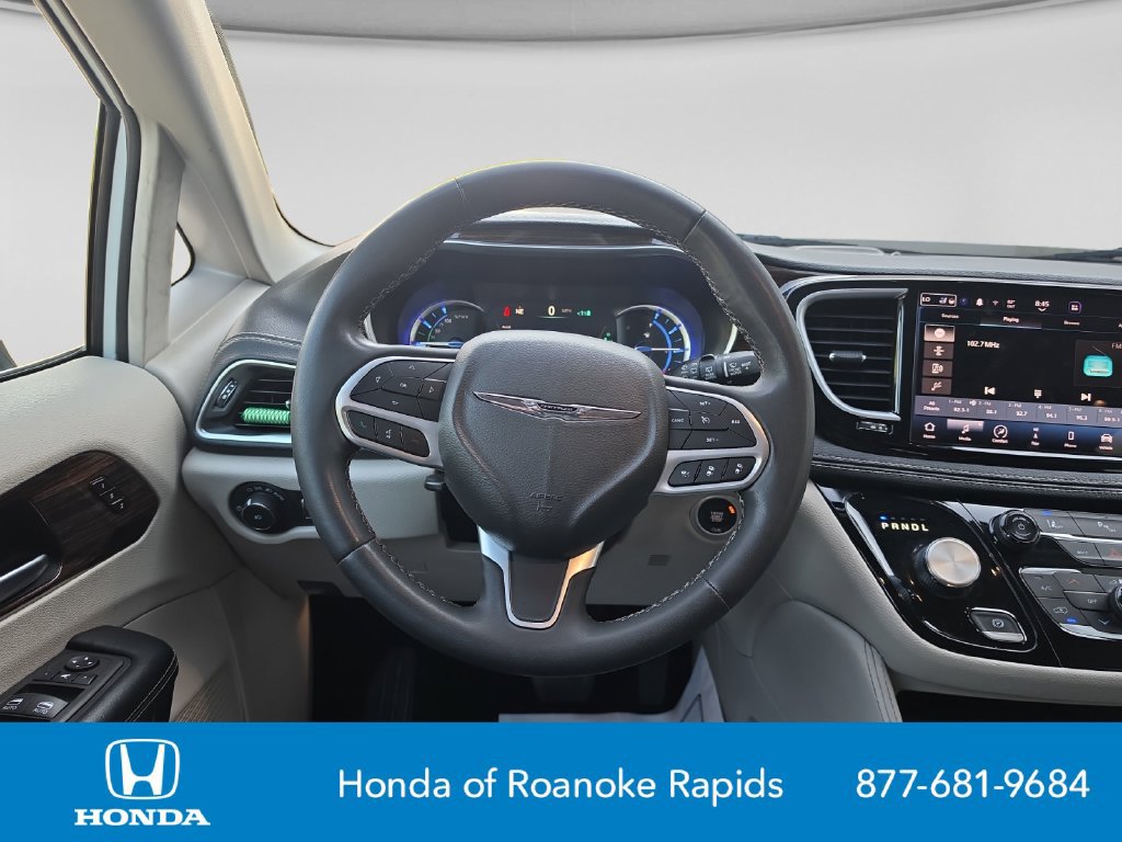 Used 2023 Chrysler Pacifica Limited FWD image 13