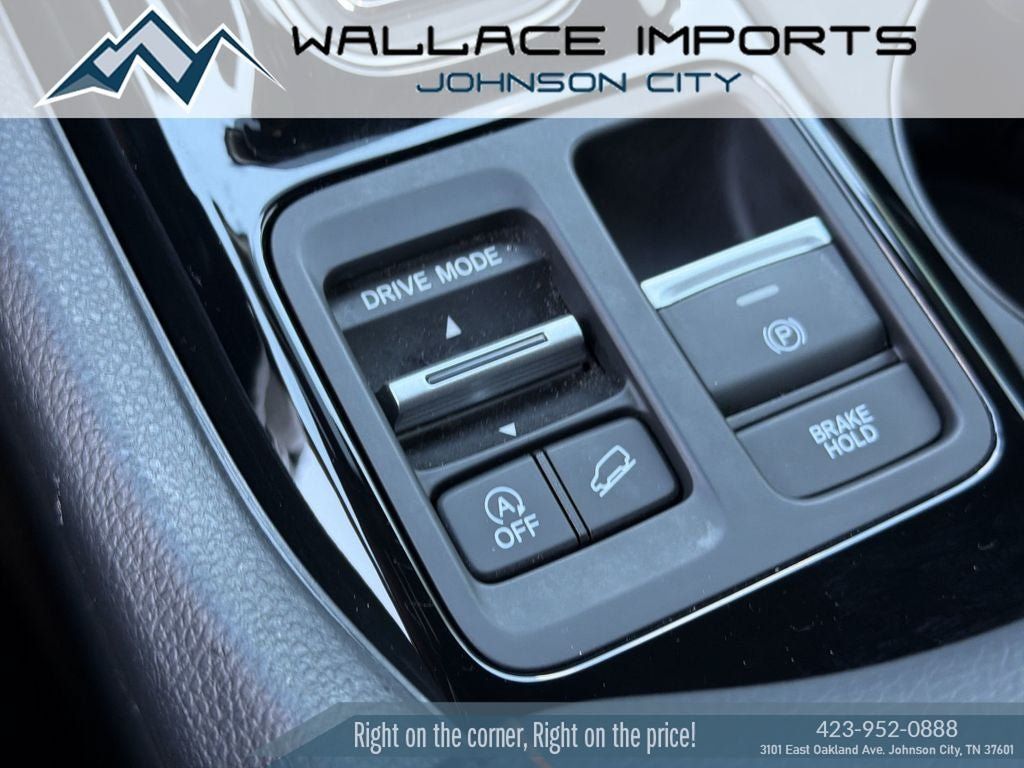 Used 2025 Honda Pilot TrailSport image 28