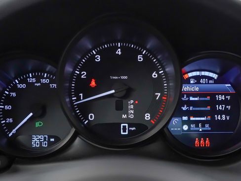 Used 2025 Porsche Macan image 26