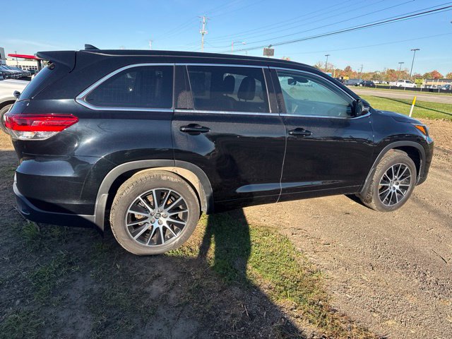 Used 2017 Toyota Highlander SE AWD/4WD image 7