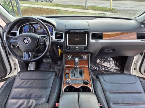 Used 2014 Volkswagen Touareg TDI image 22