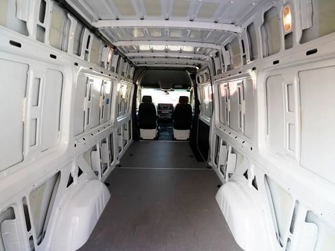 Used 2022 Mercedes-Benz Sprinter 2500 image 25