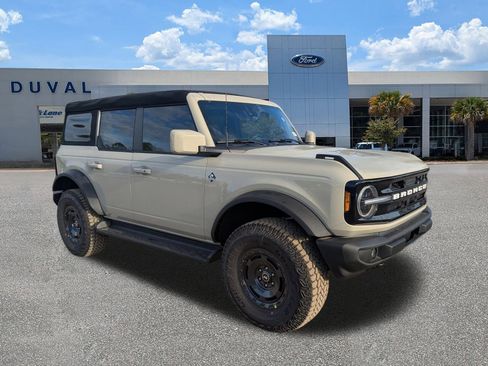 New 2025 Ford Bronco Outer Banks w/ Sasquatch Package image 2