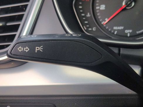 Used 2020 Audi Q5 2.0T Premium w/ Titanium Sport Package image 29