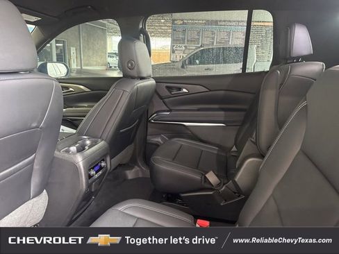 Certified 2025 Chevrolet Traverse LT w/ Driver Confidence Package image 9
