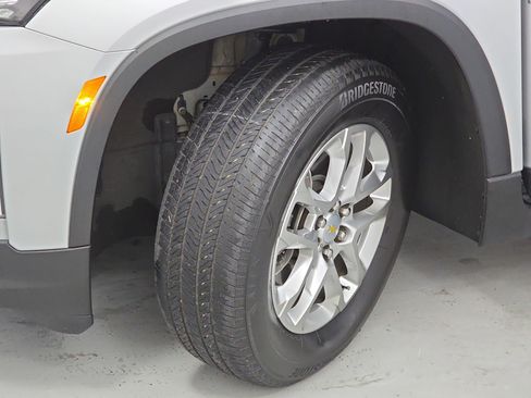 Used 2022 Chevrolet Traverse LS image 31