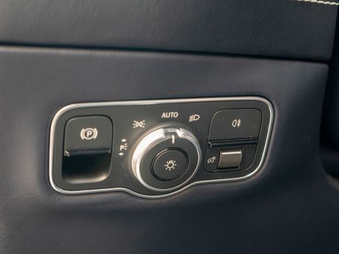 Used 2021 Aston Martin DBX image 15