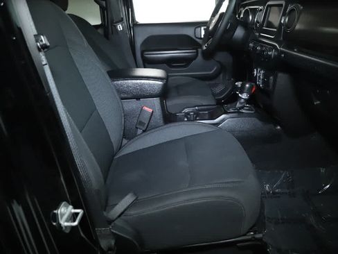 Used 2018 Jeep Wrangler Unlimited Sport S AWD/4WD image 34