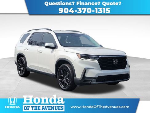 Certified 2025 Honda Pilot Touring image 1