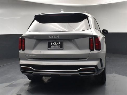 Certified 2023 Kia Sorento SX image 7