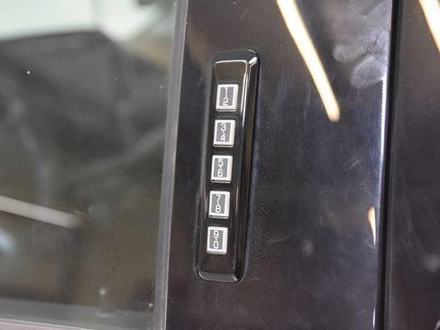 Used 2024 Ford F150 XLT RWD image 12