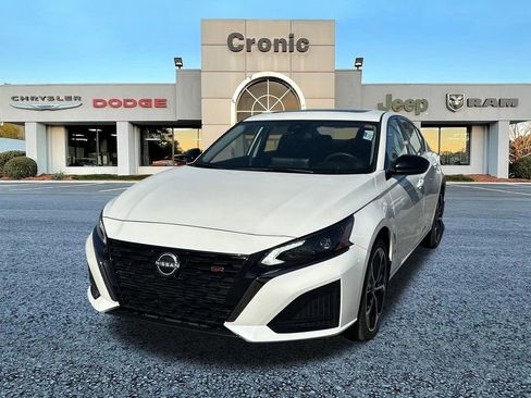 Used 2024 Nissan Altima 2.5 SR w/ SR Premium Package image 7