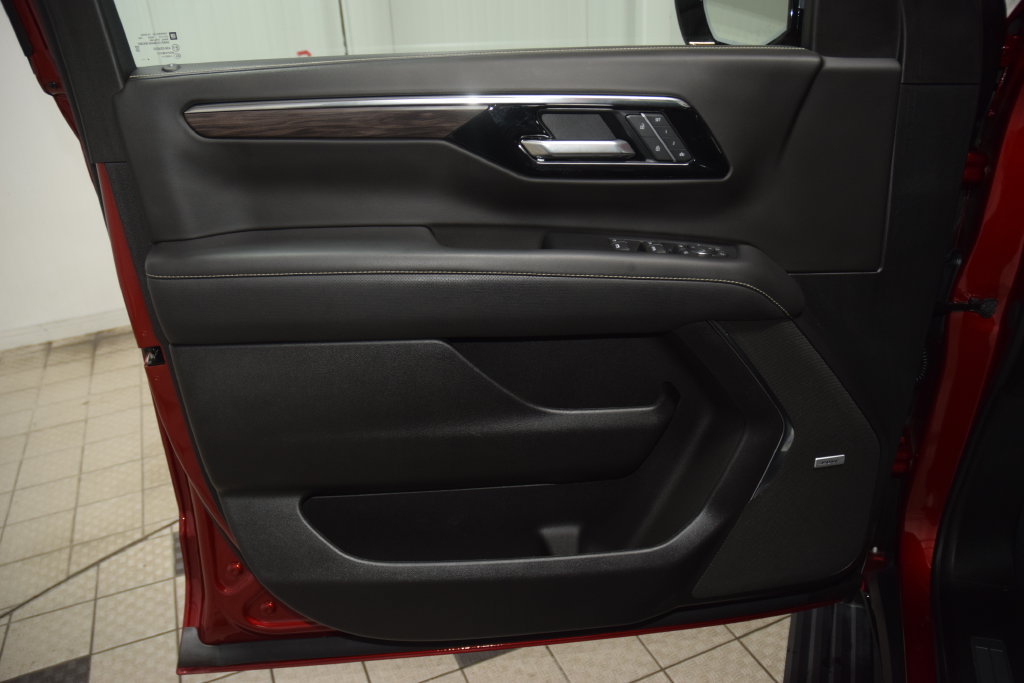 Used 2025 Chevrolet Tahoe Premier AWD/4WD image 50