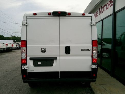 Used 2023 RAM ProMaster 2500 w/ Driver Convenience Group FWD image 6