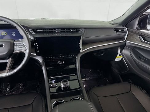 New 2026 Jeep Grand Cherokee L Limited image 18