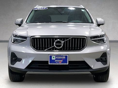 Used 2023 Volvo XC40 B5 Plus w/ Driver Assist Package AWD/4WD image 2