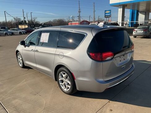 Used 2018 Chrysler Pacifica Touring Plus w/ Tire & Wheel Group image 33