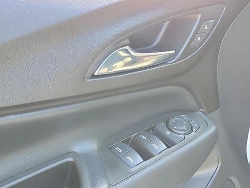 Used 2020 Chevrolet Equinox LT AWD/4WD image 16