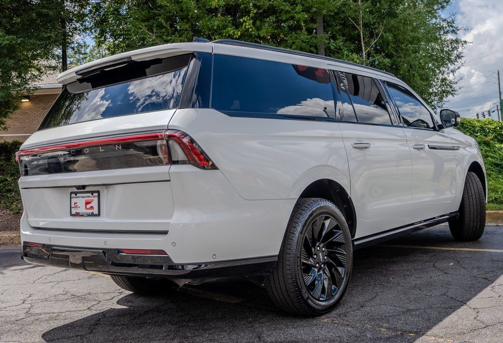 Used 2025 Lincoln Navigator L Reserve w/ Jet Appearance Package AWD/4WD image 33