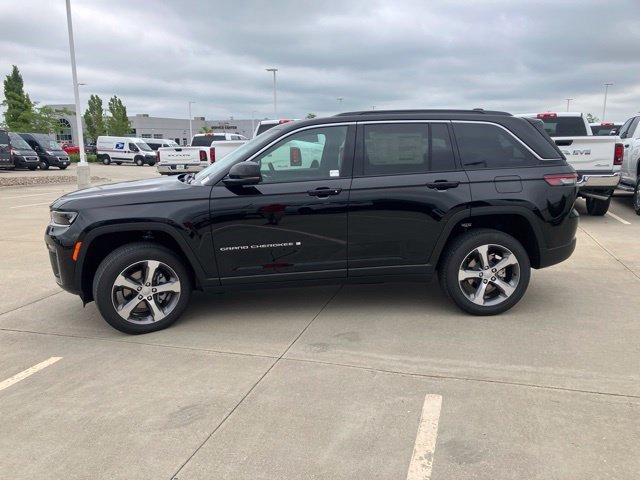 New 2026 Jeep Grand Cherokee Limited w/ Luxury Tech Group II AWD/4WD image 5