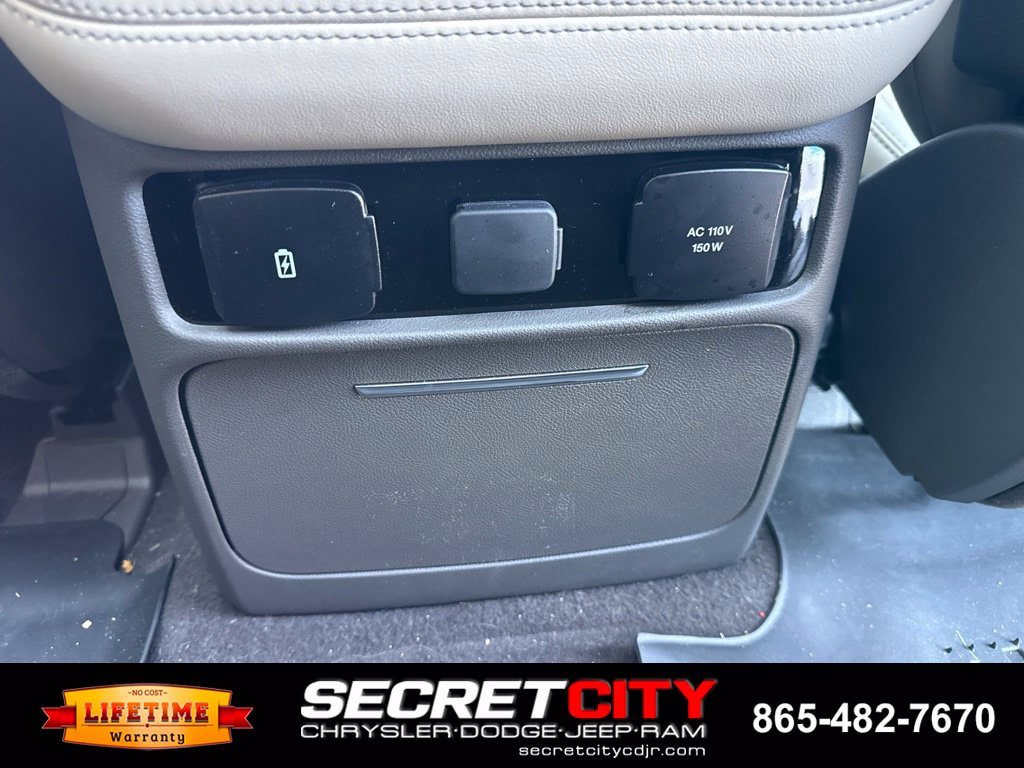 Used 2024 Lincoln Navigator L Reserve AWD/4WD image 20
