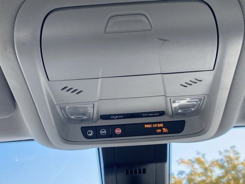 Used 2022 Chevrolet Equinox LT image 16