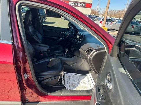 Used 2019 Jeep Cherokee Latitude Plus image 9