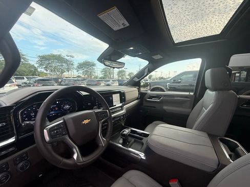 Used 2025 Chevrolet Silverado 1500 LTZ w/ LTZ Premium Package image 8
