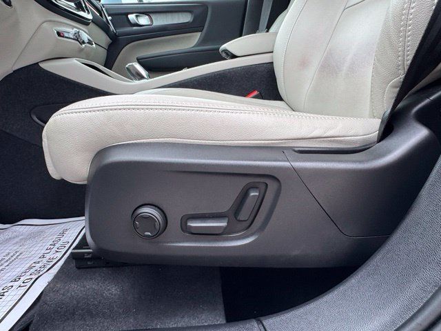 Used 2024 Volvo XC40 B5 Plus AWD/4WD image 10