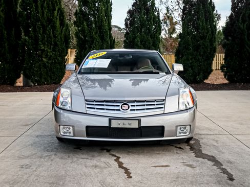 Used 2005 Cadillac XLR image 3