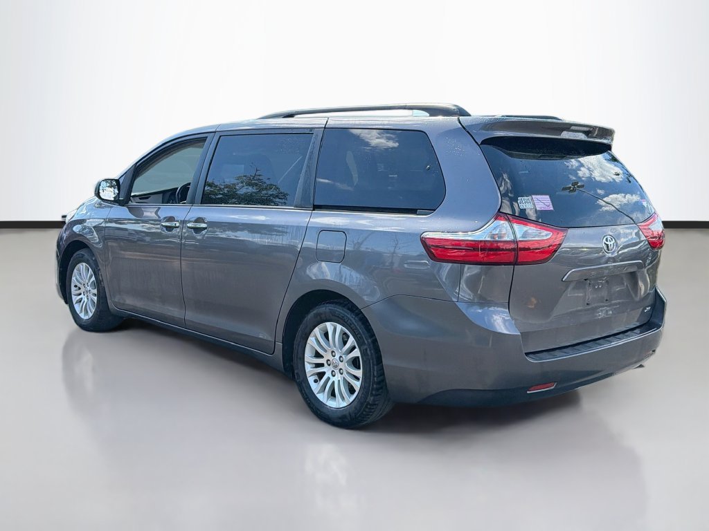 Used 2016 Toyota Sienna XLE FWD image 6
