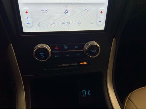 Used 2024 Ford Edge SEL image 35