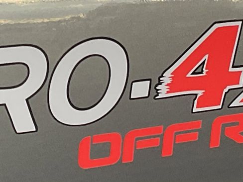 Used 2018 Nissan Frontier PRO-4X image 11