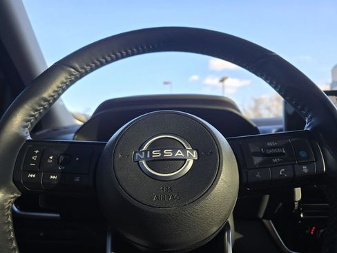 Used 2023 Nissan Rogue SL w/ SL Premium Package image 25