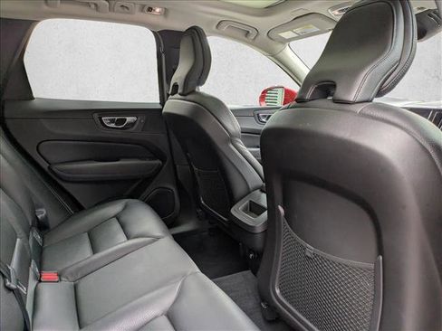 Used 2019 Volvo XC60 T6 Momentum w/ Protection Package Premier image 18