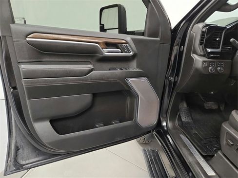 Used 2024 Chevrolet Silverado 3500 High Country w/ Technology Package image 31