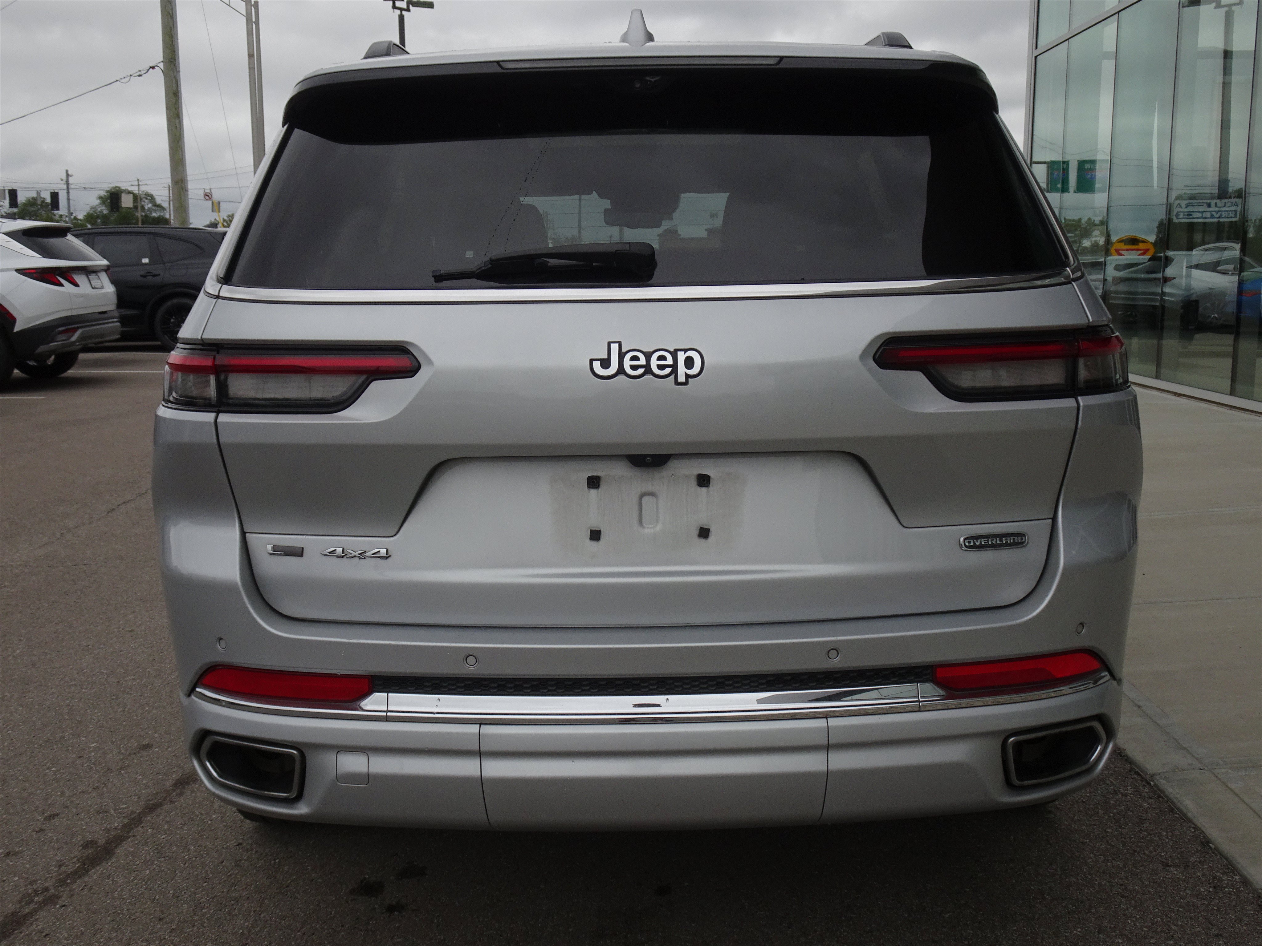Used 2021 Jeep Grand Cherokee L Overland w/ Luxury Tech Group IV AWD/4WD image 4