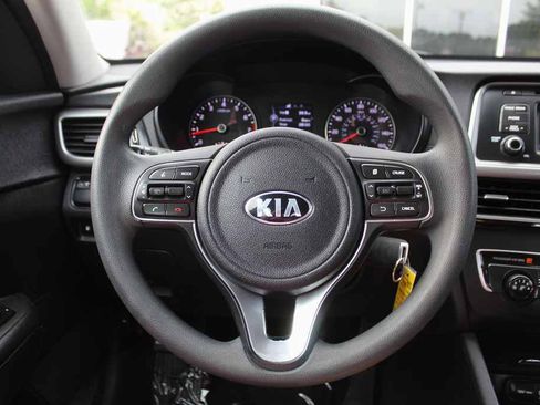 Used 2017 Kia Optima LX FWD image 16
