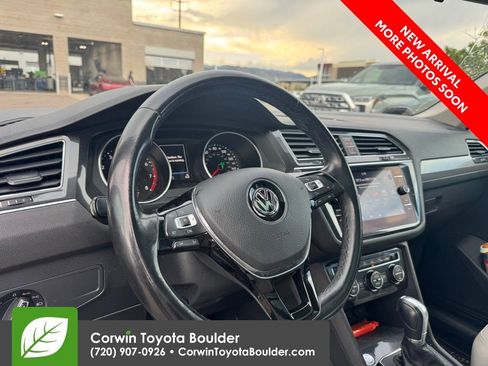 Used 2018 Volkswagen Tiguan SEL AWD/4WD image 9