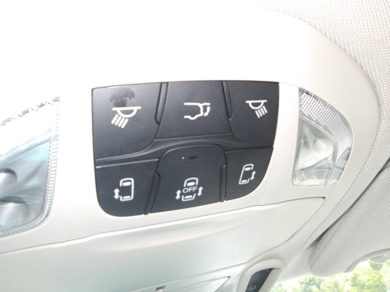Used 2021 Chrysler Pacifica Touring-L w/ Uconnect Theater Family Group AWD/4WD image 20