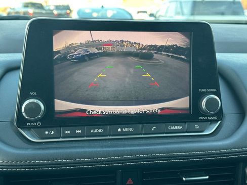 Certified 2021 Nissan Rogue S image 28