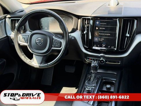 Used 2018 Volvo XC60 T5 Momentum w/ Advanced Package image 10