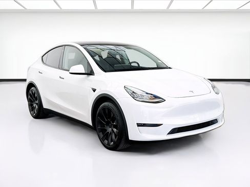 Used 2023 Tesla Model Y Long Range AWD/4WD image 3