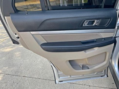 Used 2018 Ford Explorer FWD image 19